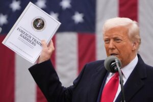 Trump Tariffs Shatter Records: U.S. Customs Duties Exceed $100 Billion in Fiscal Year